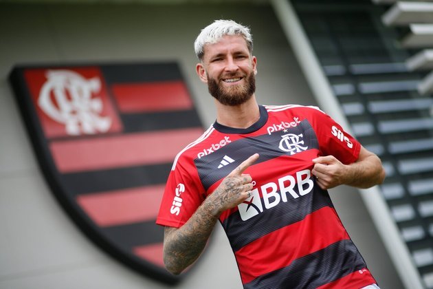 Léo Pereira renovou com o Flamengo até o fim de 2027