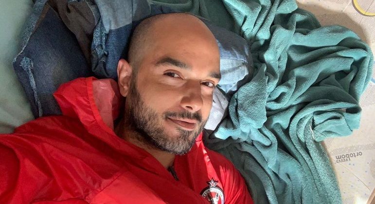 Famosos e amigos lamentam 'morte precoce' de ator Léo Rosa - Entretenimento  - R7 Famosos e TV