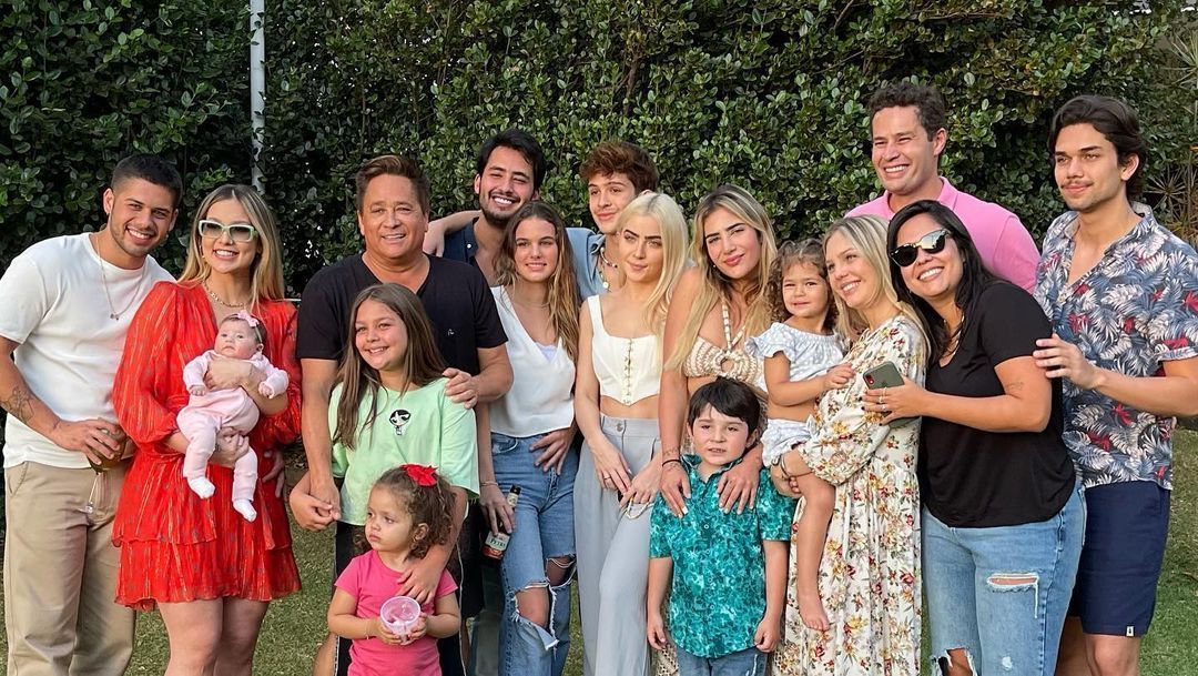 Leonardo posa com os seis filhos em aniversário de 58 anos - Fotos - R7 ...