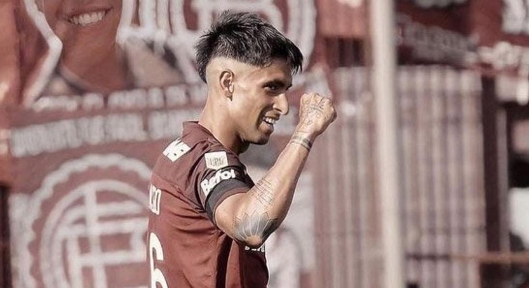 Leonel Di Plácido, lateral-direito do Lanús