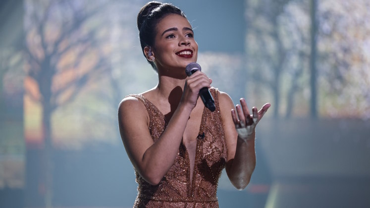 A musicista e cantora carioca Letícia Moraes, 22 anos, foi influenciada artisticamente por sua família. No palco do Canta Comigo 5, ela apostou na cantiga Nesta Rua, de Villa Lobos, e surpreendeu 99 jurados