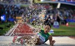 A brasileira Leticia Oro Melo compete na final do salto em distância feminino durante o Campeonato Mundial de Atletismo no Hayward Field em Eugene, Oregon, em 24 de julho                                                                                                              