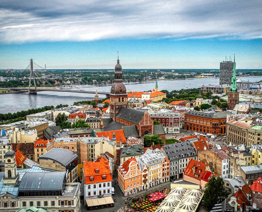 Letônia -  A capital Riga tem uma notável arquitetura de art noveau, praias, florestas e uma Cidade Medieval com belas construções e importantes museus. 