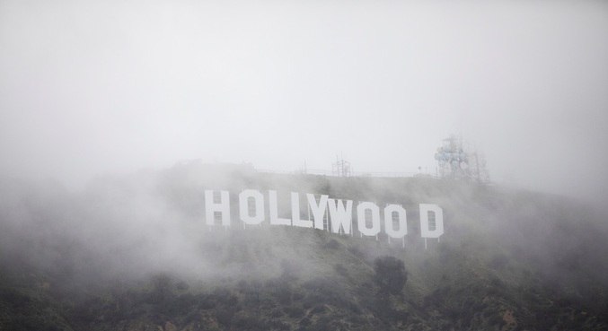 Letreiro de Hollywood, na Califórnia, ficou coberto por neblina e neve