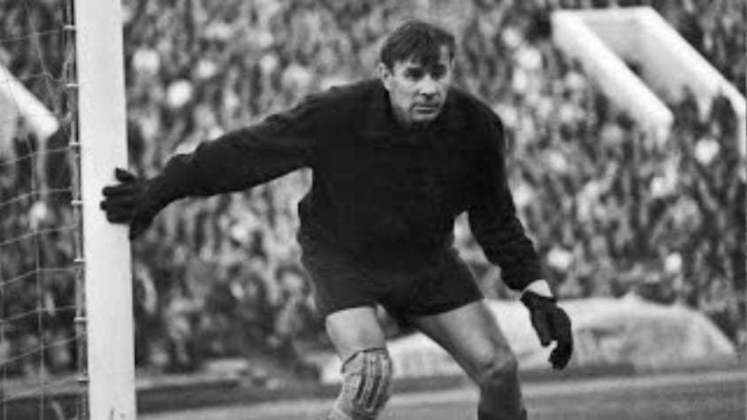 LEV YASHIN - Eleito pela FIFA como o melhor goleiro do século XX, Yashin disputou três Copas do Mundo pela União Soviética, em 1958, 1962, 1966 e 1970. No Mundial realizado na Inglaterra, em 1966, a seleção soviética chegou na semifinal, quando perdeu da Alemanha. 