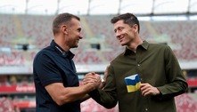 Craque ucraniano dá braçadeira especial para Lewandowski usar na Copa do Mundo