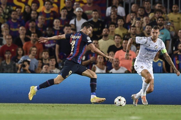 Com os gols de hoje, Lewa ultrapassou o francês Benzema, do Real Madrid, e se tornou o terceiro maior artilheiro da Champions League, atrás apenas de Cristiano Ronaldo e Messi. O polonês tem 88 tentos, enquanto CR7 tem 141, e o craque do PSG, 125