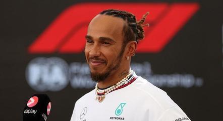 Hamilton nega possível transferência da Mercedes