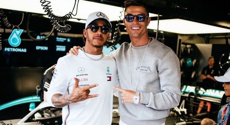 Em 2019, Crisitano Ronaldo esteve no paddock da Mercedes do GP de Mônaco e encontrou Lewis Hamilton
