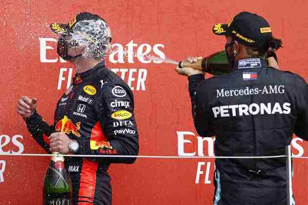 Lewis Hamilton e Max Verstappen fazem a festa no pódio 