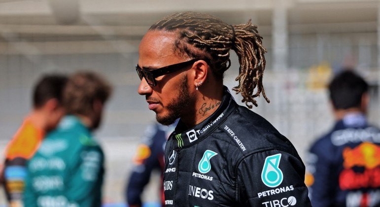 Depois de perder título da última temporada para Verstappen, Hamilton promete ser "mais agressivo"
