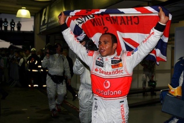 Lewis HamiltonAo lado de Schumacher, o piloto inglês é o maior campeão da Fórmula 1, com sete títulos mundiais. Hamilton consagrou-se campeão pela primeira vez em 2008, pela McLaren. O segundo título aconteceu na temporada de 2014, pela Mercedes