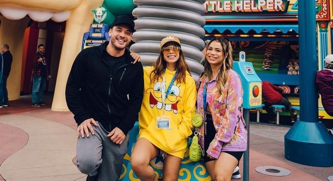 O trio de cantores fez uma foto de encontro e compartilhou na web