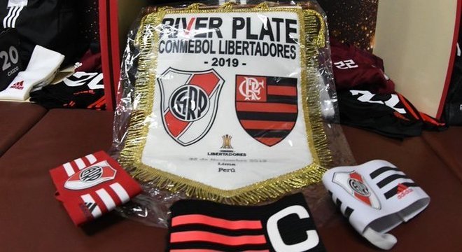 O estandarte comemorativo do River