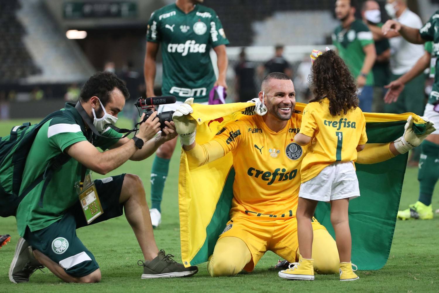 Weverton tem números próximos aos pênaltis de Prass no Palmeiras