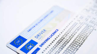 Homem contrata sósia para fazer prova de motorista no lugar dele (Robfoto/Pixabay)