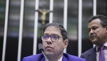 Líder do PL na Câmara sugere retaliação do governo a Bolsonaro em operação da PF