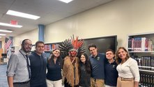 Líder Pataxó visita escolas em Miami, nos Estados Unidos, para apresentar a cultura dos povos indígenas