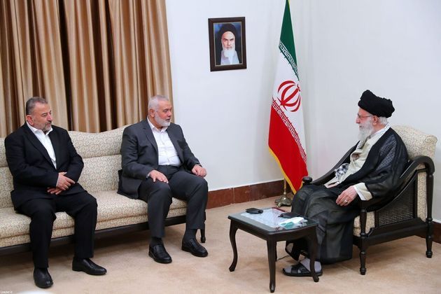 29º dia — Ismail Haniyeh, o principal chefe do Hamas, teria se encontrado com o maior líder religioso do Irã, o aiatolá Ali Khamenei, segundo um alto funcionário do grupo terrorista. Osama Hamdan, o principal representante do Hamas no Líbano, disse à emissora de TV Al-Mayadeen que Haniyeh tinha ido a Teerã alguns dias antes, onde se encontrou com Khamenei para discutir planos sobre a guerra a Israel