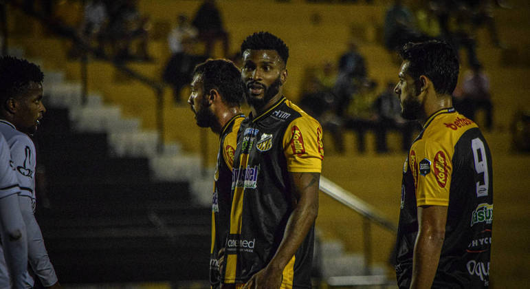 Ligger em ação com a camisa do Novorizontino