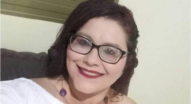 Lígia era considerada o alicerce das três filhas. Aos 42 anos, não resistiu às complicações da covid-19, após cuidar das filhas e dos pais que também haviam contraído o novo coronavírus