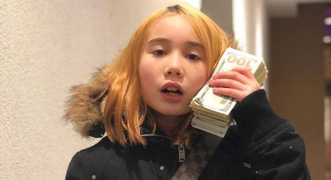 Lil Tay ficou famosa em 2018 ao ostentar em vídeos na web
