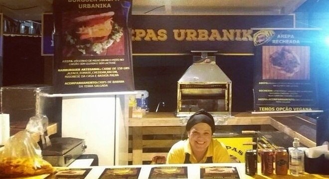 Liliana Patrícia Pataquiva faz entregas delivery para sobreviver