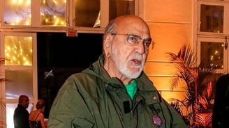 Lima Duarte afirma que sentiu preconceito por estar dirigindo aos 92 anos de idade (Lima Duarte fala pela primeira vez sobre ter atropelado mulher e afirma que sentiu preconceito por estar dirigindo aos 92 anos de idade)