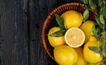4. Limão: 'Refere-se ao limão-siciliano, se quiser o limão-taiti, o tipo mais consumido no Brasil; em Portugal o termo usado é lima', diz Monteiro