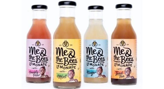 A limonada vem em quatro sabores, mas todos levam mel