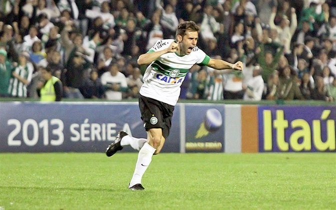 Lincoln (ex-meia de Atlético-MG, Schalke 04, Galatasaray, Palmeiras e Coritiba)