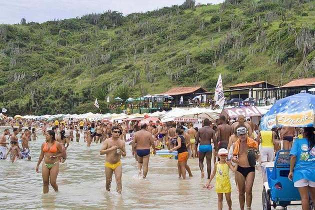 Lindama morava em Cabo Frio, na Região dos Lagos, famosa por belas praias e muito procurada em feriados prolongados e datas festivas. 