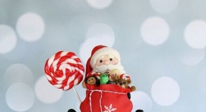 lindo bolo de natal decorado com pasta americana infantil 