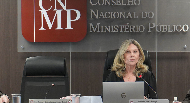 A vice-procuradora-geral da República, Lindôra Araújo, defendeu o arquivamento