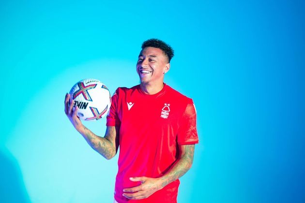 Em Nottingham, Gustavo Scarpa terá Jesse Lingard como um dos companheiros no meio de campo. Com passagem pela seleção da Inglaterra e pelo Manchester
United, o jogador de 29 anos acabou de assinar com o Forest