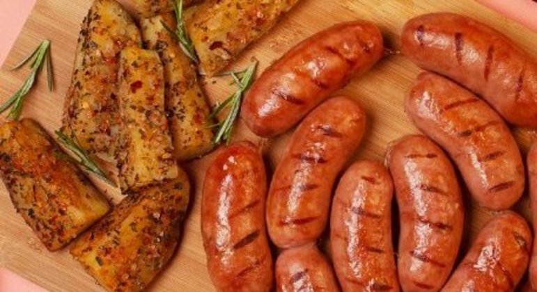 Linguiça Toscana com Mix de Batata-doce e Vinagrete Picante de Pimentão Verde