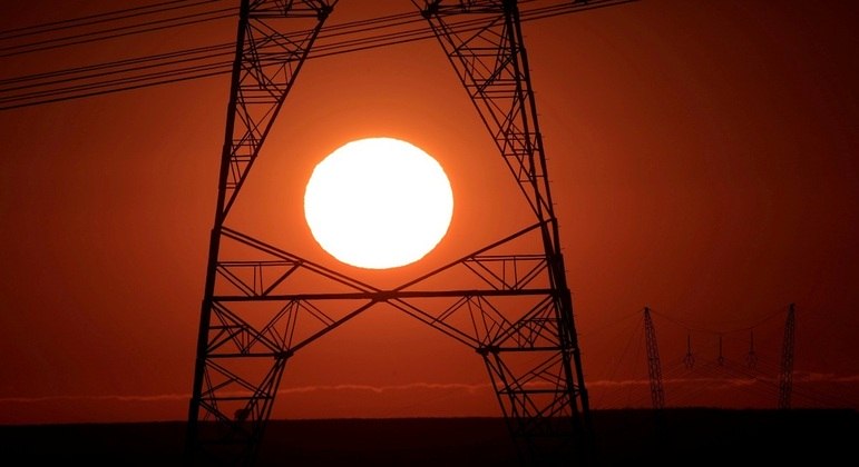 Linhas de transmissão de energia: agravamento da crise hídrica vai impactar as contas de luz