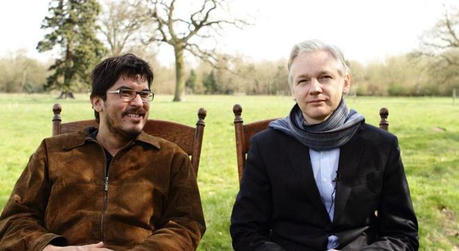 Lino Bocchini e Julian Assange na Inglaterra em março de 2011