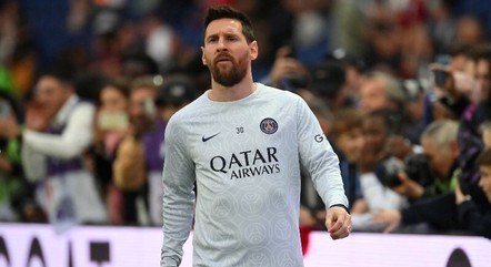 Messi no aquecimento do PSG neste sábado (13)
