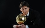 Voltamos para 2009, quando Messi, no 'auge' dos seus 22 anos, conquistou sua primeira Bola de Ouro, prêmio individual dado ao melhor jogador de futebol do mundo do ano. Até o momento, o argentino ganhou o prêmio sete vez (em 2009, 2010, 2011, 2012, 2015, 2019 e 2021)