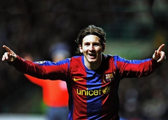 Lionel Messi - Ano da premiação: 2005 - Clube que defendia: Barcelona - O astro argentino começou a mostrar sua grandeza em 2005 e desde então acumulou prêmios, títulos e se tornou o maior jogador da história do Barcelona. Na temporada 21/22, o Barça teve problemas financeiros, e Messi foi para o PSG