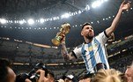 Lionel Messi é uma entidade do futebol. Campeão do mundo em 2022, o argentino está na briga com Kylian Mbappé e Karim Benzema para levar o prêmio de melhor jogador do mundo do último ano. Veja a seguir 7 motivos para acreditar que o hermano conquistará o The Best pela sétima vez!