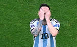 Lionel Messi lamenta gol da virada da Arábia Saudita contra a Argentina na estreia da Copa