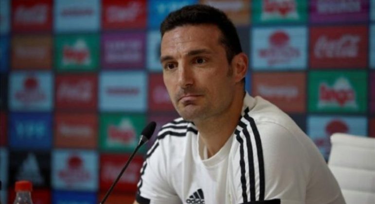 Lionel Scaloni em entrevista coletiva pela AFA
