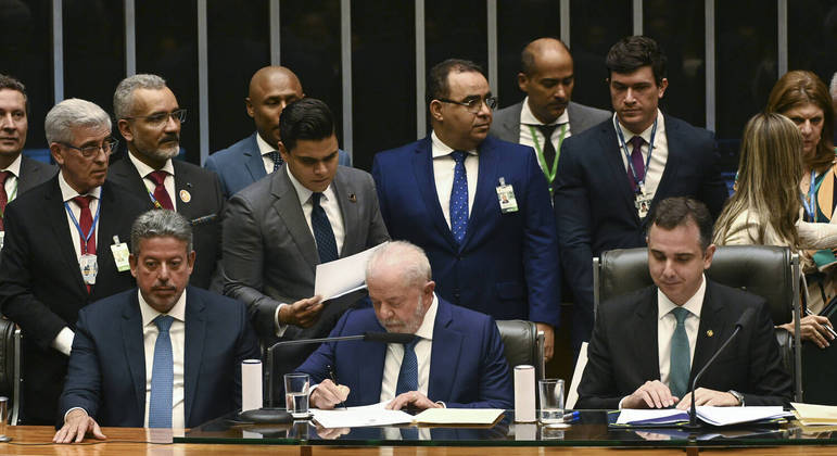 Lira, Lula e Pacheco durante posse presidencial, em 1º de janeiro