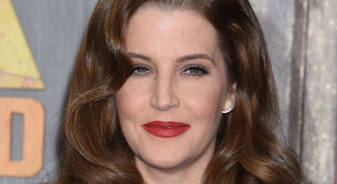 Filha de Lisa Marie Presley recorda último encontro e foto com a mãe