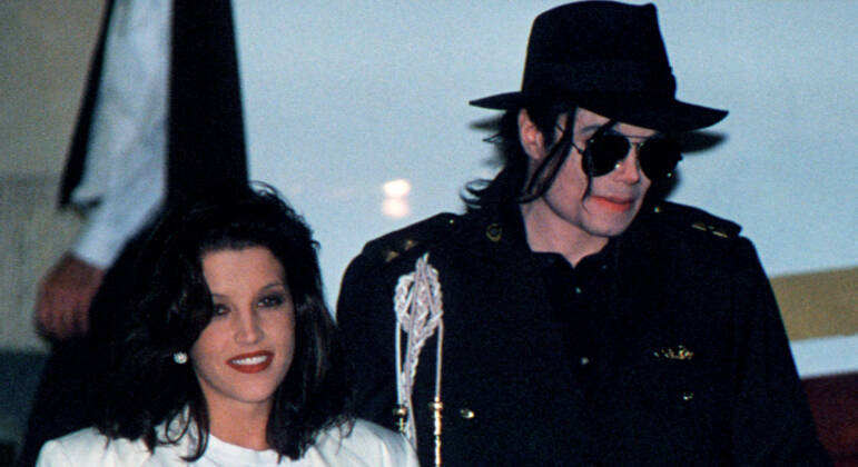 Apenas 20 dias após se separara de Keough, Lisa Marie se casou com Michael Jackson. Os dois haviam se conhecido dois anos antes, e deu suporte ao cantor quando estouraram as acusações de abuso infantil. O relacionamento foi muito midiático, mas não durou muito. Citando diferenças irreconciliáveis, os dois se separaram em 1996 