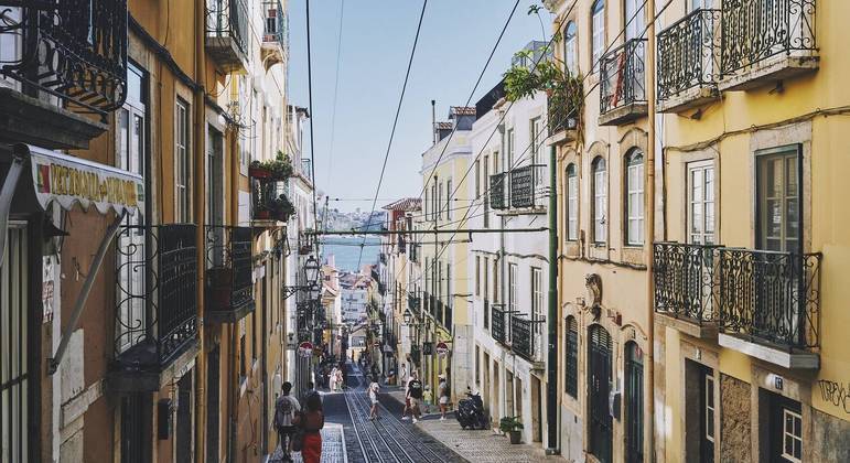 Imóveis residenciais foram substituídos por alojamentos turísticos em Lisboa e no Porto