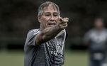 Técnico Ariel Holan comanda treino do Santos FC