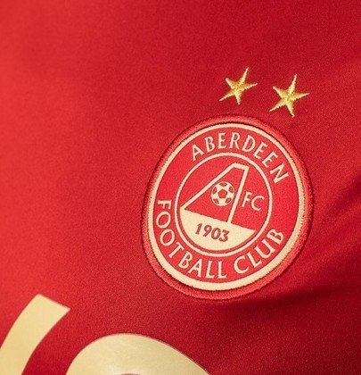 2º colocado: Aberdeen (Escócia)Este modesto clube escocês foi o último a quebrar a hegemonia de títulos da dupla Rangers e Celtic. Sob o comando do lendário treinador Alex Ferguson, 